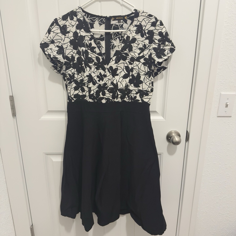 Miusol Women's Black Bottom Floral Top Swing Skirt Knee Dress Length Size XL